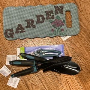 6 piece PERSONALIZED Gardening Set
GREEN Foam Kneeling Pad